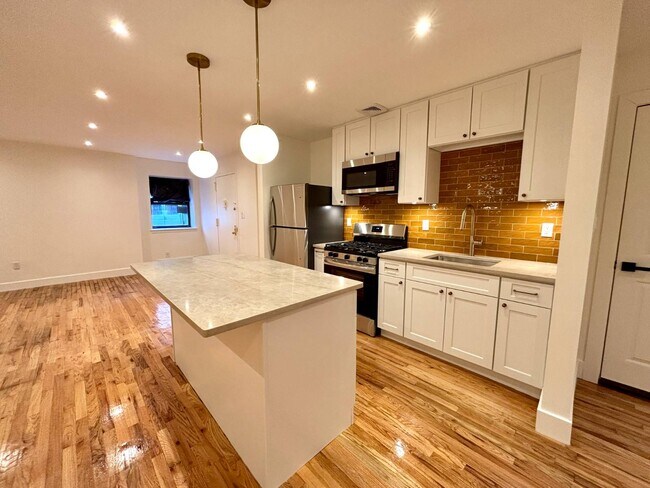 Foto del edificio - 2182 Davidson Ave