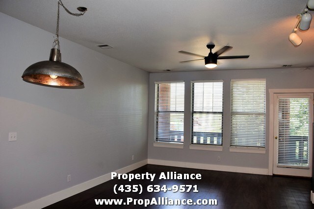 Building Photo - 8450 N Gambel Dr