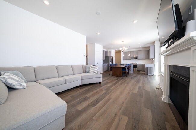 Building Photo - 18106 Gladstone Trl