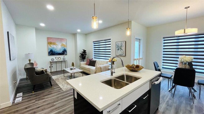 Building Photo - 63 Glenella Gdns