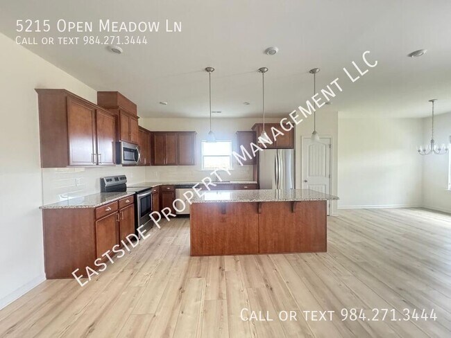Foto del edificio - 5215 Open Mdw Ln