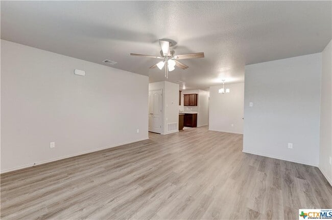 Building Photo - 609 Lost unit B Trl