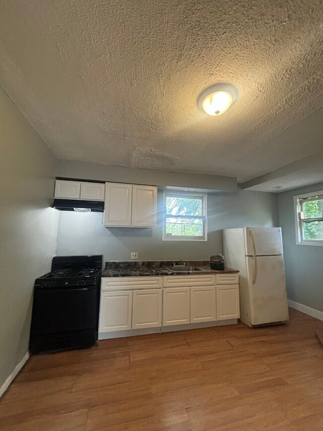 Building Photo - 152 Shephard Ave