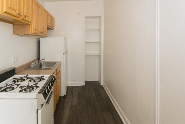 Building Photo - 5516 N Kenmore Ave