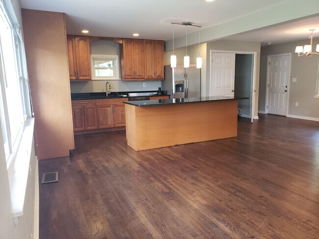 Building Photo - Home on private 6 Acre lot in SW Atlanta!