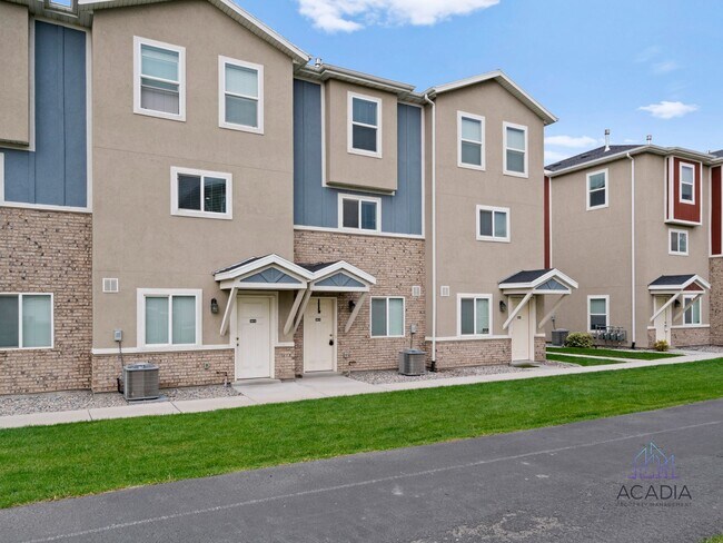 Foto del edificio - Modern 3BR Apt with Attached Garage & Stunning Mountain Views – Vineyard, UT