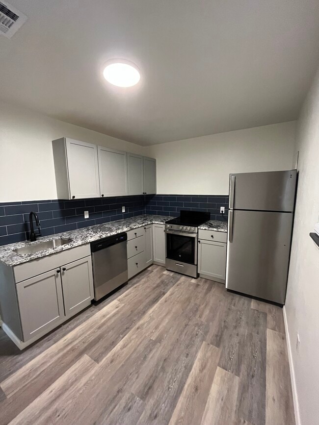 Building Photo - 221 N Duncan St