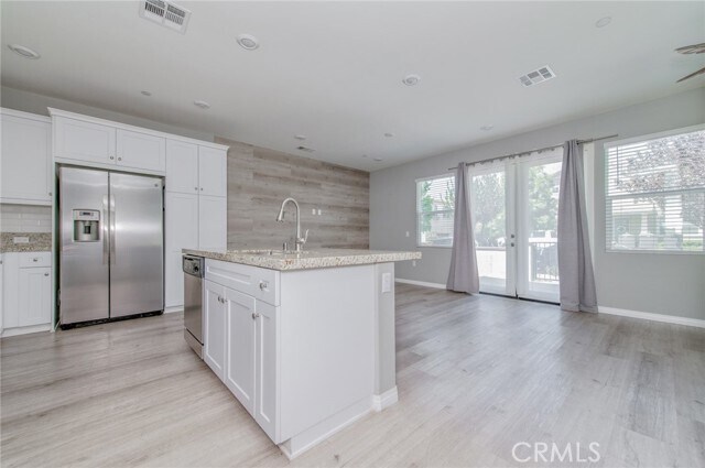 Foto del edificio - 16039 Voyager Ave