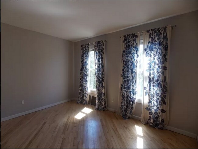 Foto del edificio - Sprawling 2BR in Queen Anne Victorian | Enormous Living Room | Walk-In Closets | East Rock