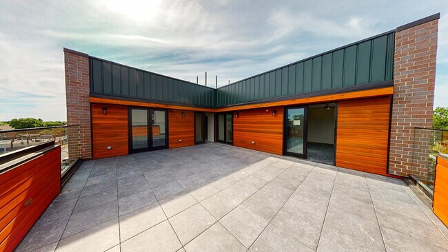 Building Photo - 2530 University Ave