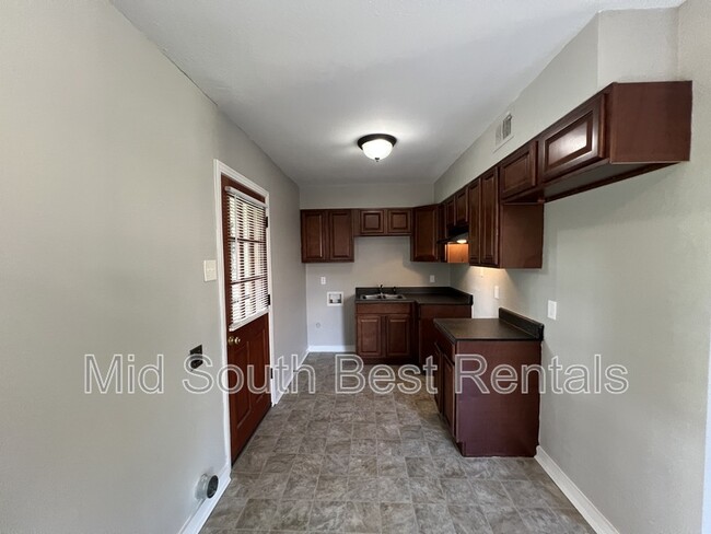 Building Photo - 407 Jenson Cove