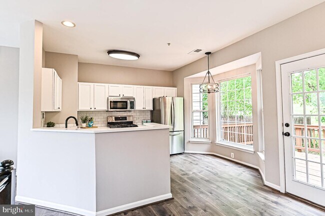 Building Photo - 1908 Mississippi Ave SE