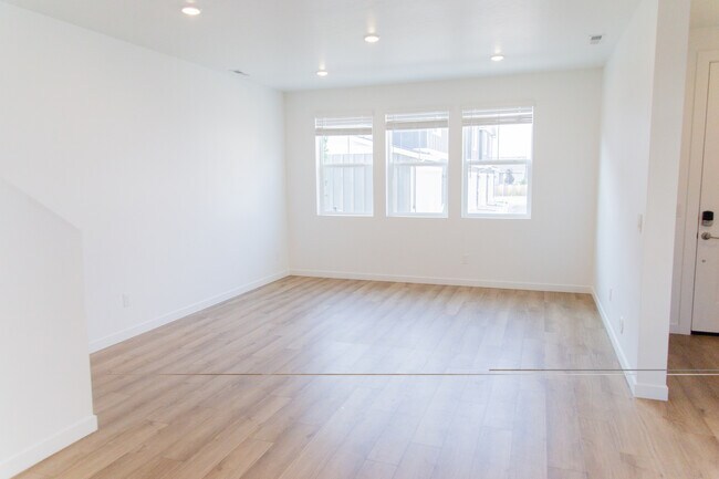 Building Photo - 4180 W Cirrus Ln