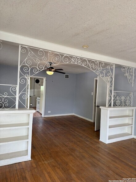 Foto del edificio - 2057 W Summit Ave.