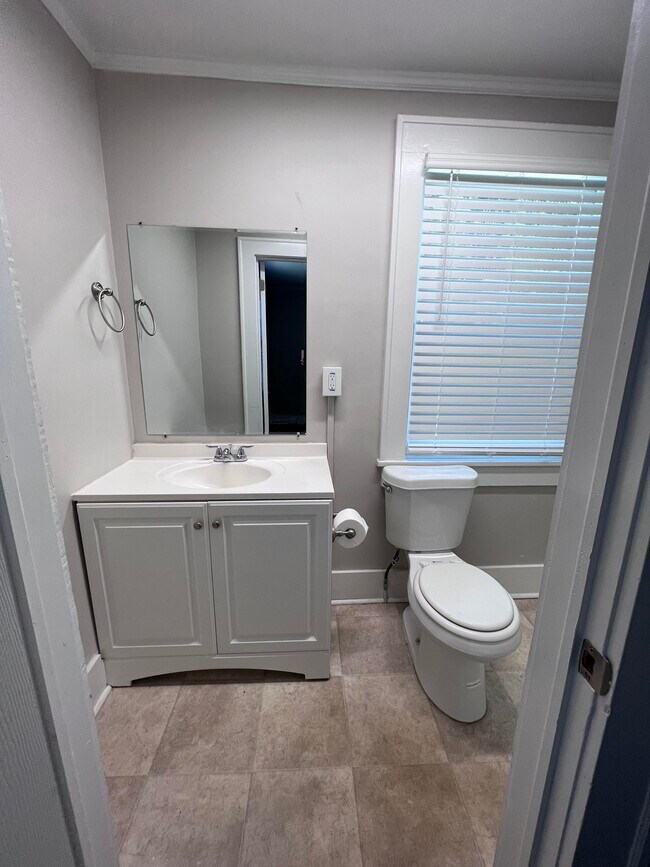 Master Bathroom - 302 Cadillac St