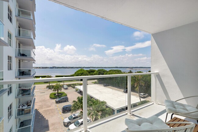 Foto del edificio - 3450 S Ocean Blvd