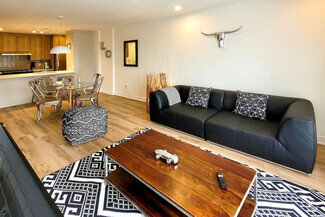 Building Photo - 3000 Av. Colomb