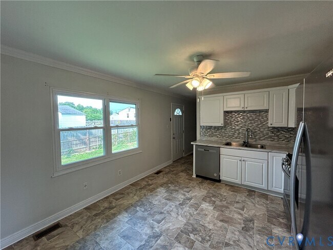 Foto del edificio - 5305 Stokes Ln