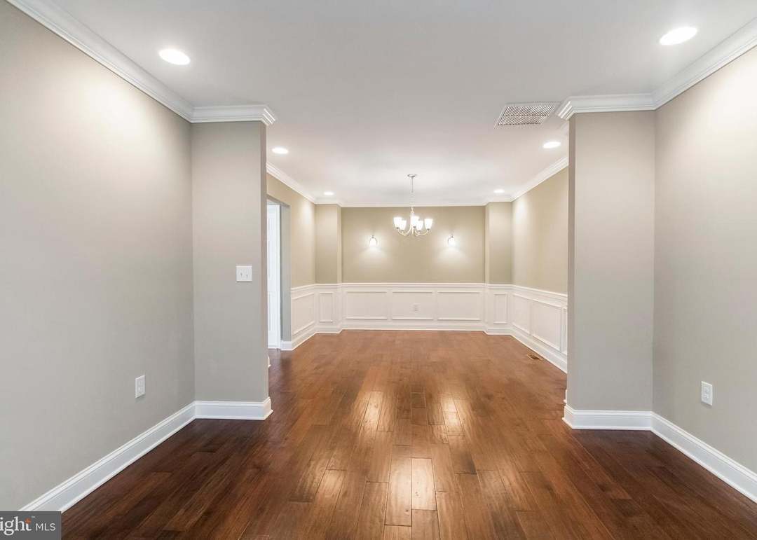 Building Photo - 404 Lexington Mews