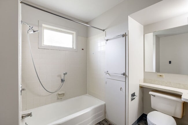 Foto del edificio - 5336/5338/5340 Ervin St Triplex