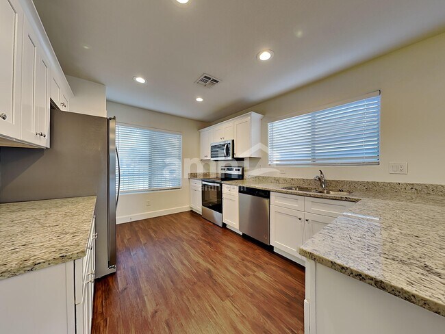 Foto del edificio - 12577 W Amelia Ave