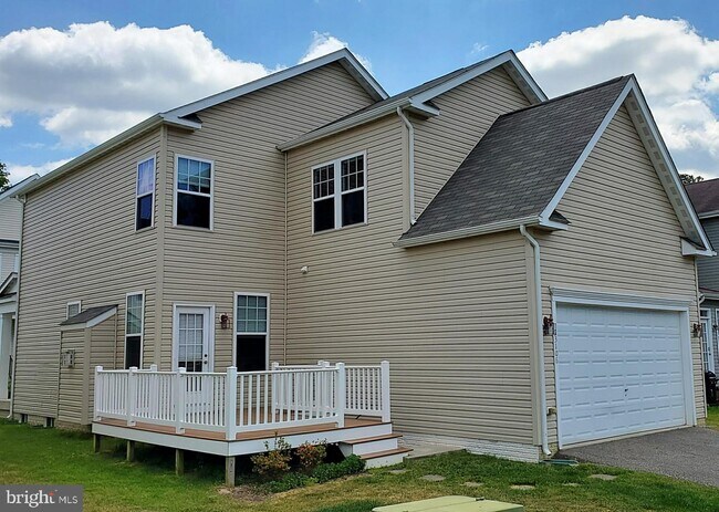 Building Photo - 23106 Poppy Way