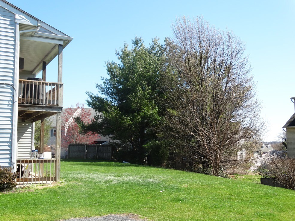 Building Photo - 580 E Newport Rd