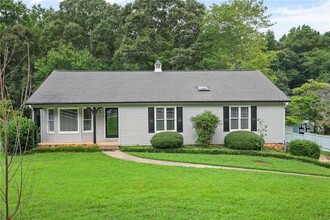 Building Photo - 410 Hickory Walk
