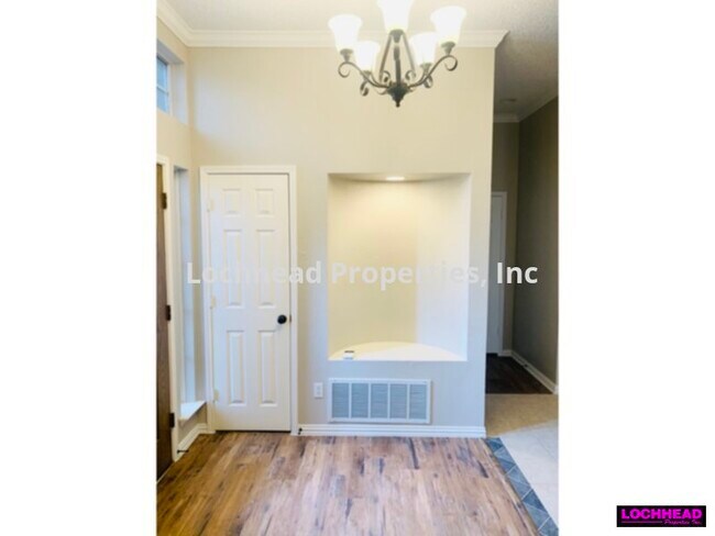 Building Photo - 2302 Lawton Ln