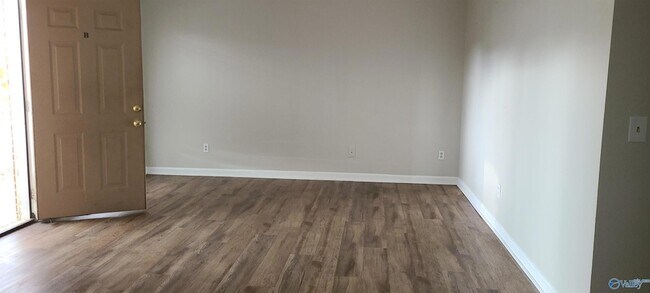 Foto del edificio - 6214 Robinhood Ln NW