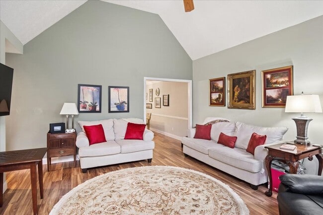 Building Photo - Knoxville 37923 - Available Now - Lovely C...