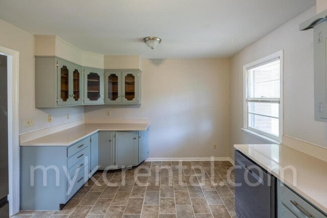 Building Photo - 9108 W 95th St