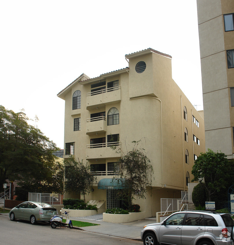 Building Photo - 10916 Ashton Av