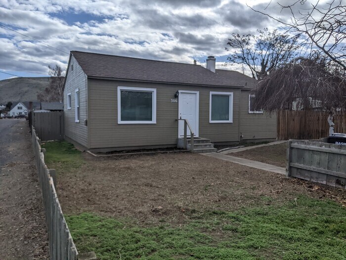 Foto principal - 306 Yakima St
