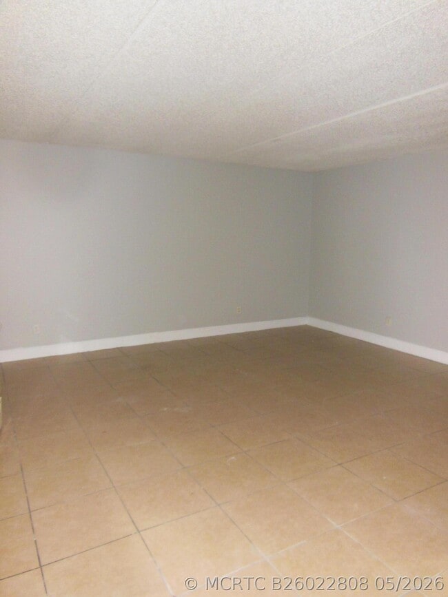 Building Photo - 103 Meadows Cir