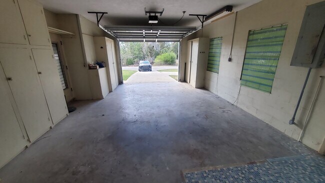 Foto del edificio - Large 3 Bedroom, 2.5 Bath with large Den and Family Room in Rainbows End, Dunnellon, FL