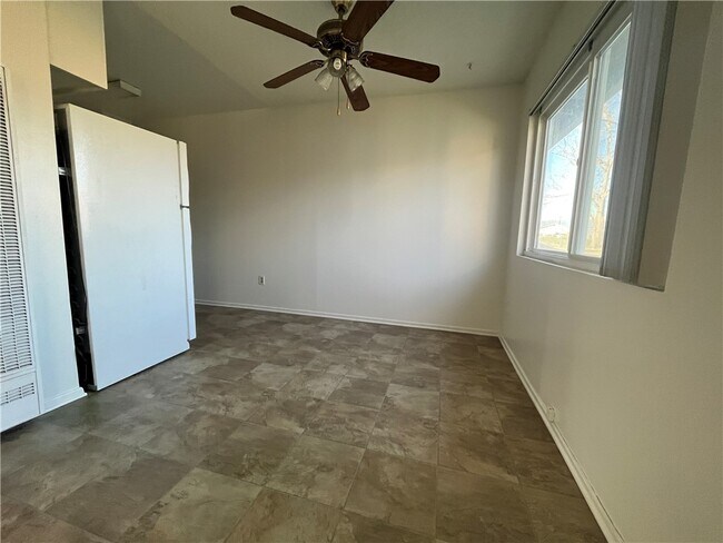 Foto del edificio - 21808 Walnut Ave