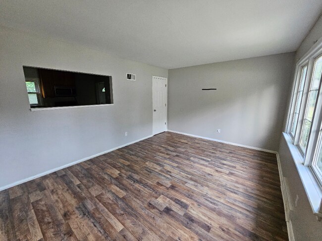 Building Photo - 1467 Broadlawns Ln