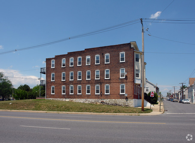 Building Photo - 111 Elizabeth St