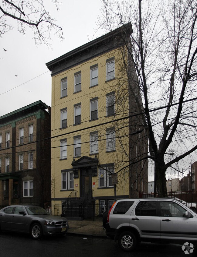 Building Photo - 141 Booraem Ave