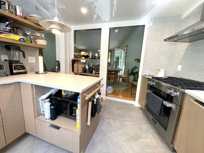 Building Photo - Contemporary 2 Bedroom, 2 Bathroom Single Family Home in Andover MA