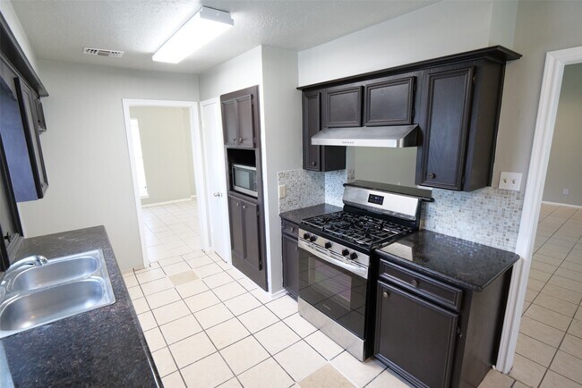 Foto del edificio - 13314 Ensley Wood Dr
