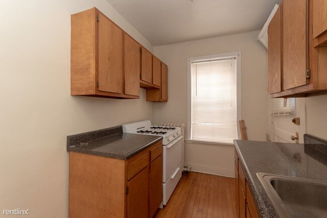 Building Photo - 4848 W Wrightwood Ave
