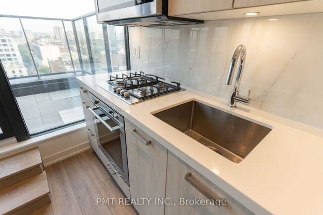 Building Photo - 458-1458 Richmond St W