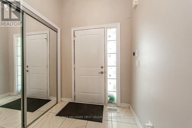 Photo du bâtiment - 98 Symington Ave