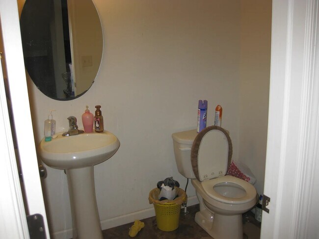 Foto del edificio - 421 Maywood Ct