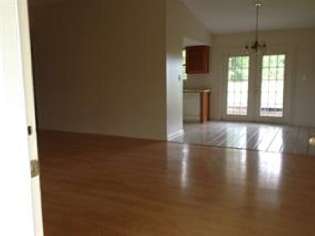 Building Photo - 180 Coopers Pond Rd