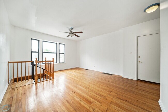 Building Photo - 6207 S Dorchester Ave