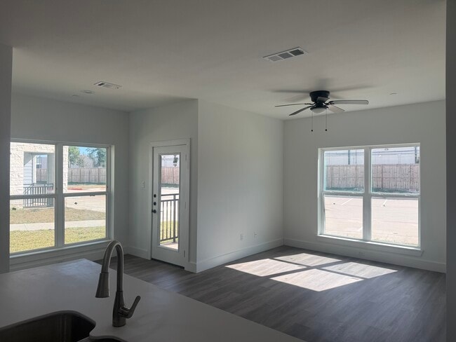 Building Photo - Pin Oak Apartments