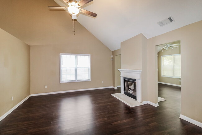Building Photo - 6581 Lake Mill Trce